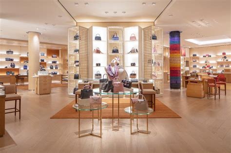 lv Canada official website